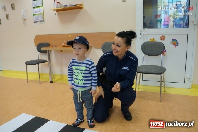 Zdjęcie w galerii na portalu naszraciborz.pl: Mundurowi z wizytą w żłobku wiadomości z regionu