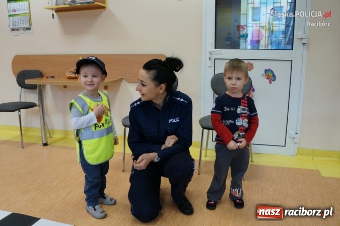 Zdjęcie w galerii na portalu naszraciborz.pl: Mundurowi z wizytą w żłobku wiadomości z regionu