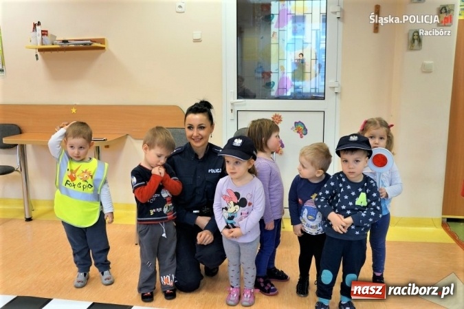 Zdjęcie w galerii na portalu naszraciborz.pl: Mundurowi z wizytą w żłobku wiadomości z regionu