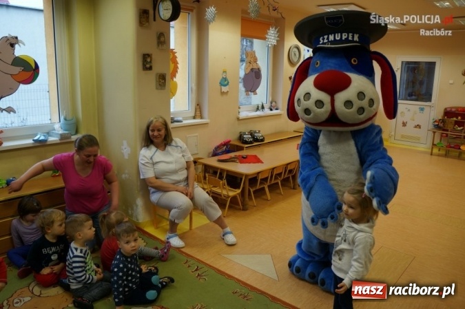 Zdjęcie w galerii na portalu naszraciborz.pl: Mundurowi z wizytą w żłobku wiadomości z regionu