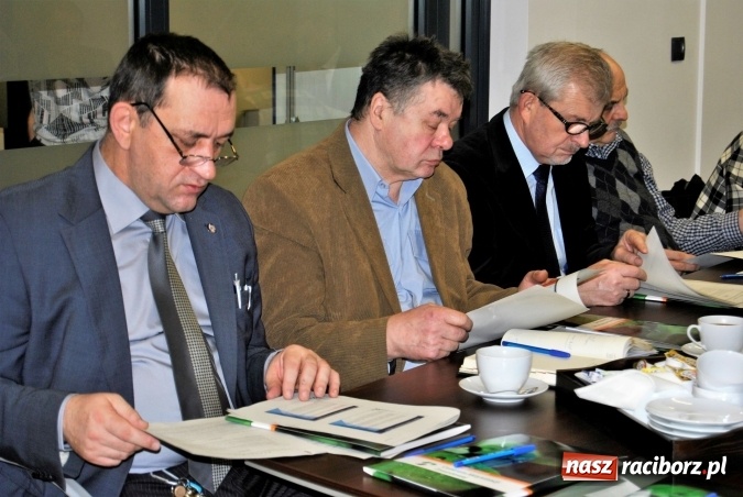 Zdjęcie w galerii na portalu naszraciborz.pl: Powiatowa Rada Rynku Pracy obradowała w Eko-Oknach wiadomości z regionu