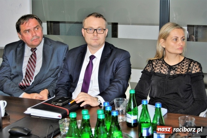 Zdjęcie w galerii na portalu naszraciborz.pl: Powiatowa Rada Rynku Pracy obradowała w Eko-Oknach wiadomości z regionu