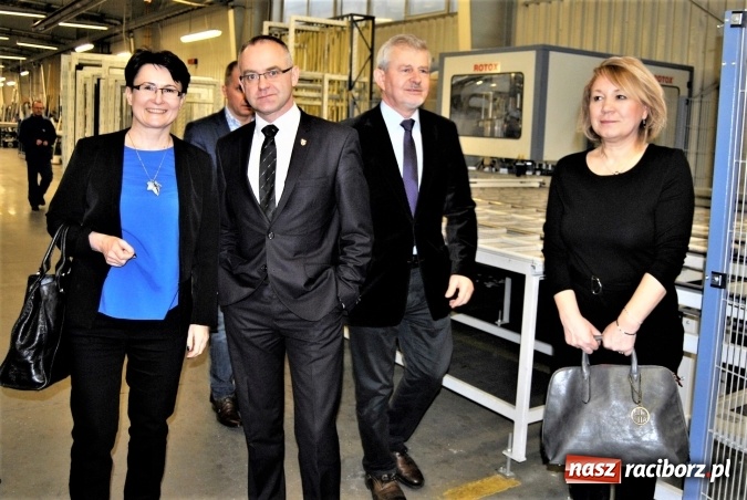 Zdjęcie w galerii na portalu naszraciborz.pl: Powiatowa Rada Rynku Pracy obradowała w Eko-Oknach wiadomości z regionu