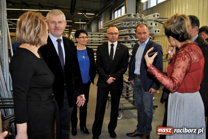 Zdjęcie w galerii na portalu naszraciborz.pl: Powiatowa Rada Rynku Pracy obradowała w Eko-Oknach wiadomości z regionu