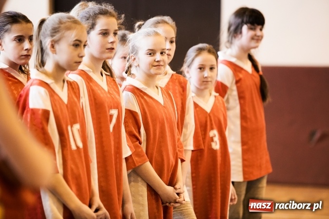 Zdjęcie w galerii na portalu naszraciborz.pl: Kolejne mecze koszykówki w ramach ligi szkolnej szkół podstawowych wiadomości z regionu
