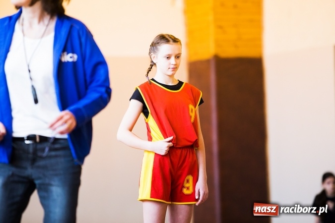 Zdjęcie w galerii na portalu naszraciborz.pl: Kolejne mecze koszykówki w ramach ligi szkolnej szkół podstawowych wiadomości z regionu