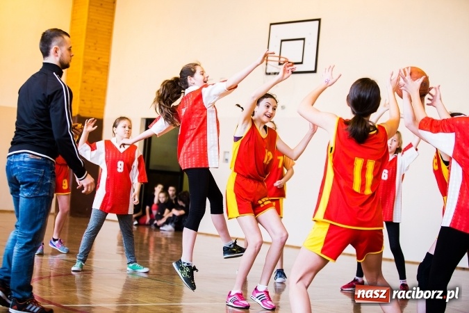 Zdjęcie w galerii na portalu naszraciborz.pl: Kolejne mecze koszykówki w ramach ligi szkolnej szkół podstawowych wiadomości z regionu