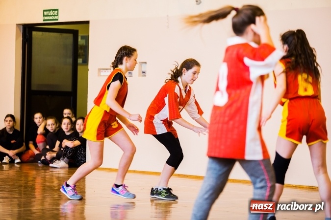 Zdjęcie w galerii na portalu naszraciborz.pl: Kolejne mecze koszykówki w ramach ligi szkolnej szkół podstawowych wiadomości z regionu