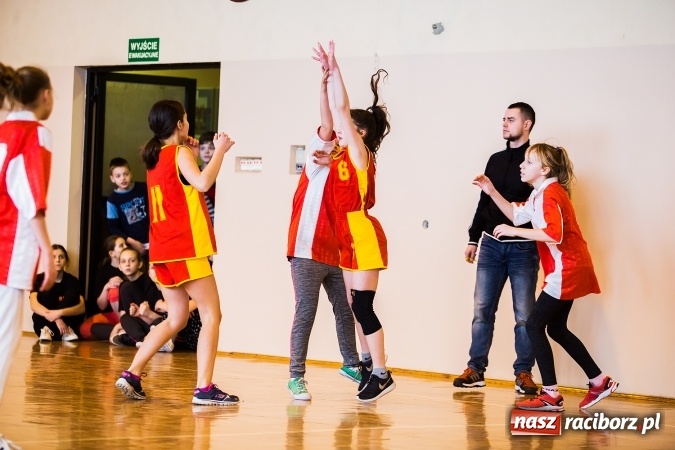 Zdjęcie w galerii na portalu naszraciborz.pl: Kolejne mecze koszykówki w ramach ligi szkolnej szkół podstawowych wiadomości z regionu