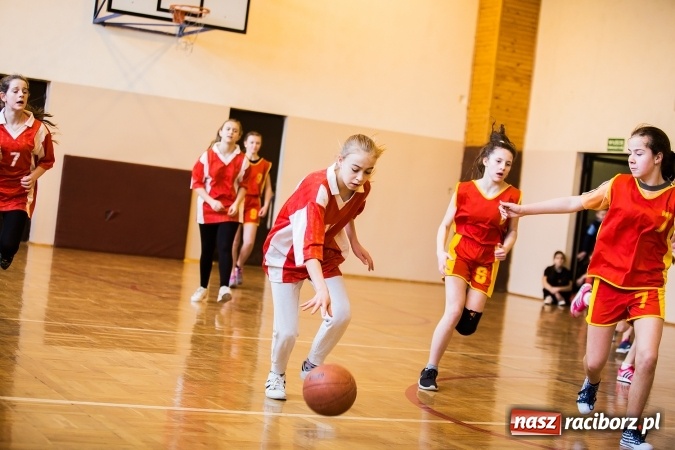 Zdjęcie w galerii na portalu naszraciborz.pl: Kolejne mecze koszykówki w ramach ligi szkolnej szkół podstawowych wiadomości z regionu