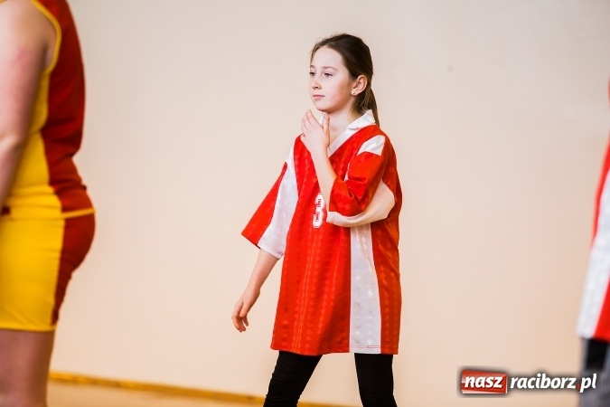 Zdjęcie w galerii na portalu naszraciborz.pl: Kolejne mecze koszykówki w ramach ligi szkolnej szkół podstawowych wiadomości z regionu