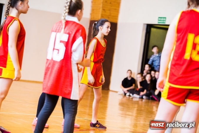 Zdjęcie w galerii na portalu naszraciborz.pl: Kolejne mecze koszykówki w ramach ligi szkolnej szkół podstawowych wiadomości z regionu