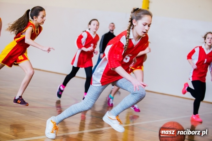 Zdjęcie w galerii na portalu naszraciborz.pl: Kolejne mecze koszykówki w ramach ligi szkolnej szkół podstawowych wiadomości z regionu