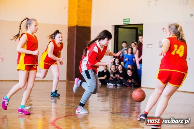Zdjęcie w galerii na portalu naszraciborz.pl: Kolejne mecze koszykówki w ramach ligi szkolnej szkół podstawowych wiadomości z regionu