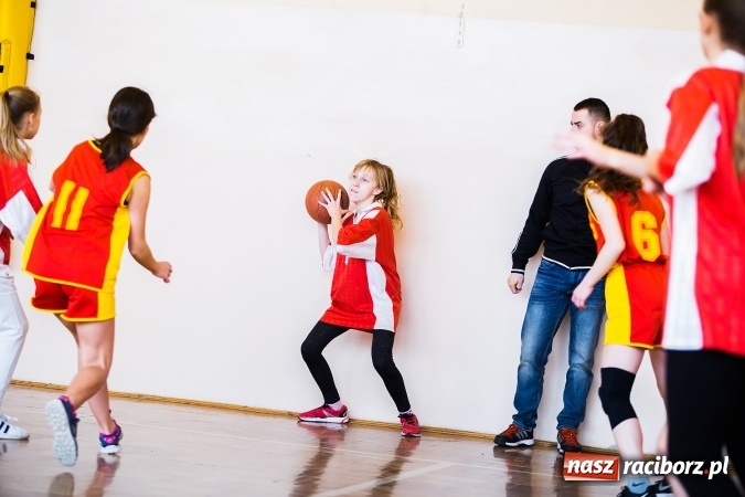 Zdjęcie w galerii na portalu naszraciborz.pl: Kolejne mecze koszykówki w ramach ligi szkolnej szkół podstawowych wiadomości z regionu