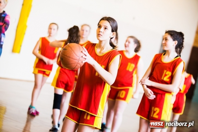 Zdjęcie w galerii na portalu naszraciborz.pl: Kolejne mecze koszykówki w ramach ligi szkolnej szkół podstawowych wiadomości z regionu