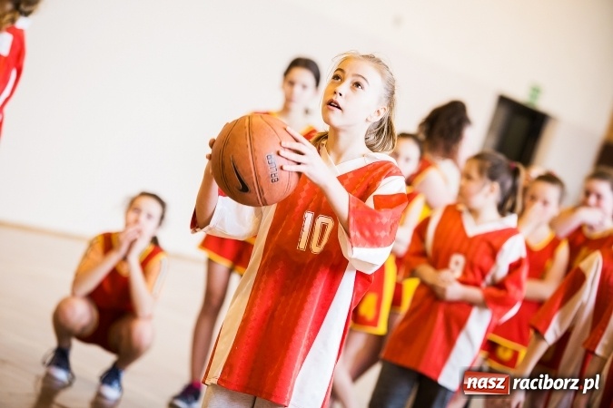 Zdjęcie w galerii na portalu naszraciborz.pl: Kolejne mecze koszykówki w ramach ligi szkolnej szkół podstawowych wiadomości z regionu