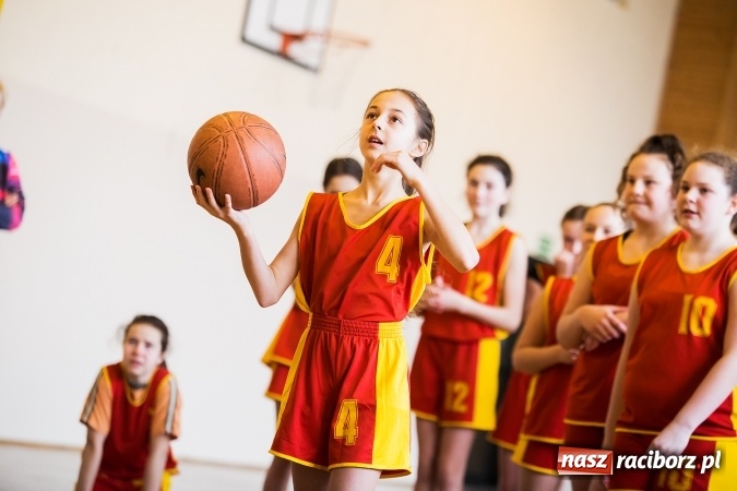 Zdjęcie w galerii na portalu naszraciborz.pl: Kolejne mecze koszykówki w ramach ligi szkolnej szkół podstawowych wiadomości z regionu
