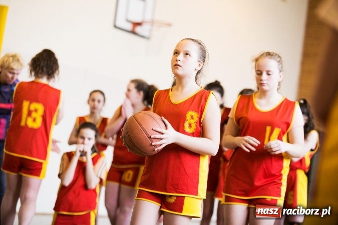 Zdjęcie w galerii na portalu naszraciborz.pl: Kolejne mecze koszykówki w ramach ligi szkolnej szkół podstawowych wiadomości z regionu