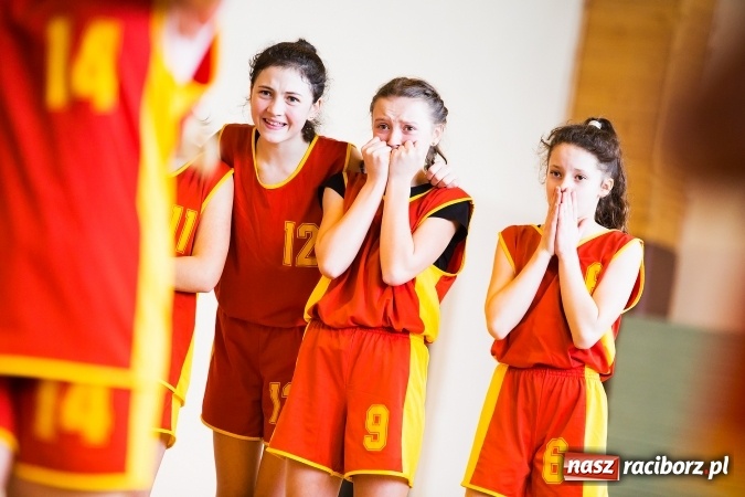 Zdjęcie w galerii na portalu naszraciborz.pl: Kolejne mecze koszykówki w ramach ligi szkolnej szkół podstawowych wiadomości z regionu