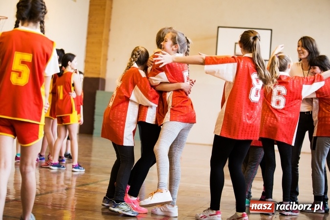 Zdjęcie w galerii na portalu naszraciborz.pl: Kolejne mecze koszykówki w ramach ligi szkolnej szkół podstawowych wiadomości z regionu