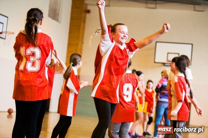 Zdjęcie w galerii na portalu naszraciborz.pl: Kolejne mecze koszykówki w ramach ligi szkolnej szkół podstawowych wiadomości z regionu