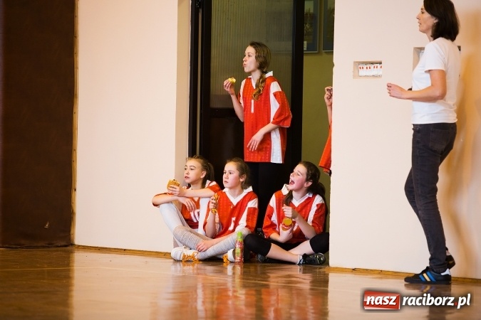Zdjęcie w galerii na portalu naszraciborz.pl: Kolejne mecze koszykówki w ramach ligi szkolnej szkół podstawowych wiadomości z regionu