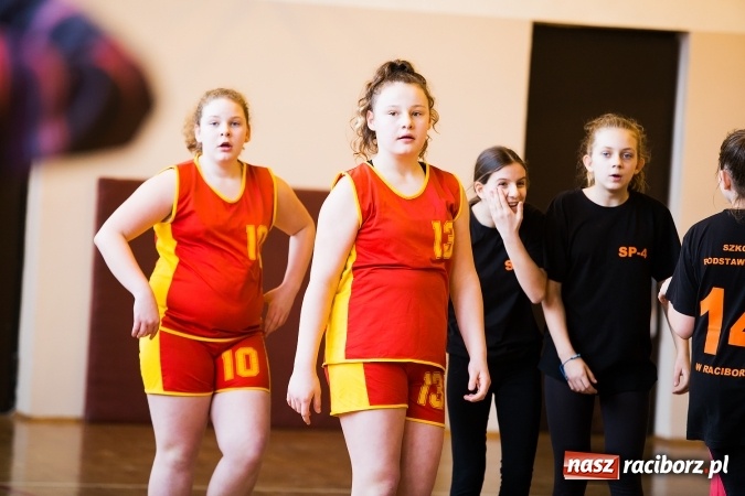 Zdjęcie w galerii na portalu naszraciborz.pl: Kolejne mecze koszykówki w ramach ligi szkolnej szkół podstawowych wiadomości z regionu