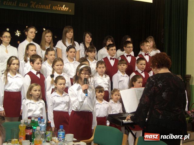 Zdjęcie w galerii na portalu naszraciborz.pl: Fotoreportaż z mszy z okazji 20-lecia DFK wiadomości z regionu