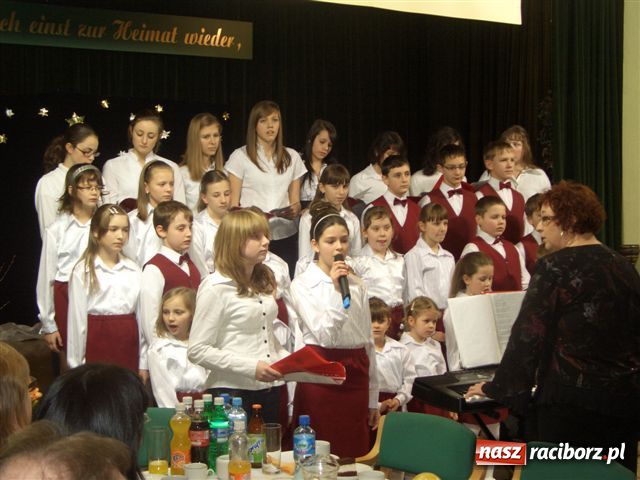 Zdjęcie w galerii na portalu naszraciborz.pl: Fotoreportaż z mszy z okazji 20-lecia DFK wiadomości z regionu