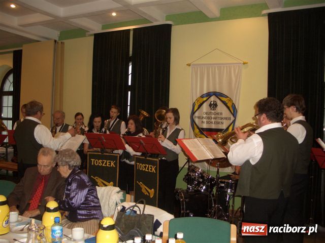 Zdjęcie w galerii na portalu naszraciborz.pl: Fotoreportaż z mszy z okazji 20-lecia DFK wiadomości z regionu