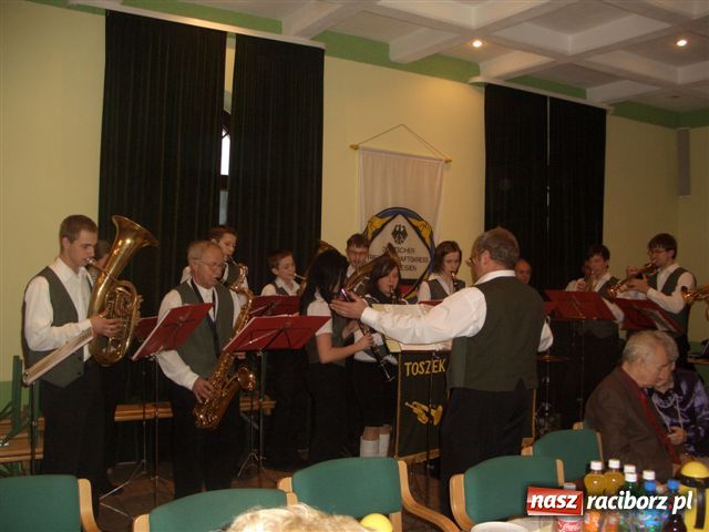 Zdjęcie w galerii na portalu naszraciborz.pl: Fotoreportaż z mszy z okazji 20-lecia DFK wiadomości z regionu