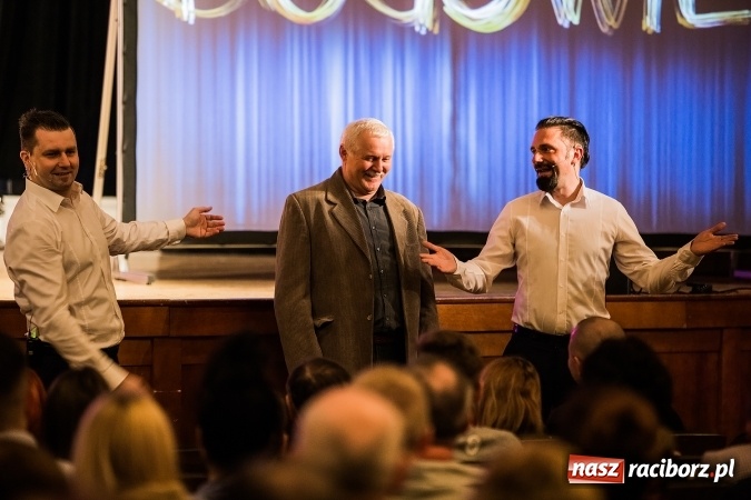 Zdjęcie w galerii na portalu naszraciborz.pl: Kabaret Młodych Panów bawił w RCK wiadomości z regionu