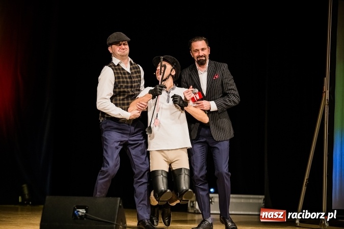 Zdjęcie w galerii na portalu naszraciborz.pl: Kabaret Młodych Panów bawił w RCK wiadomości z regionu