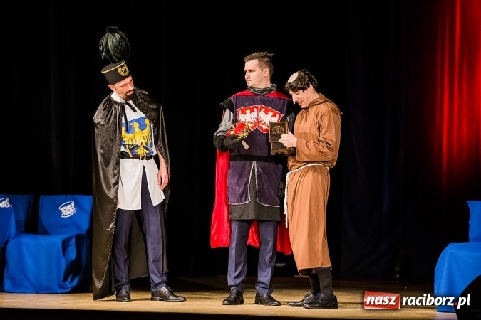 Zdjęcie w galerii na portalu naszraciborz.pl: Kabaret Młodych Panów bawił w RCK wiadomości z regionu