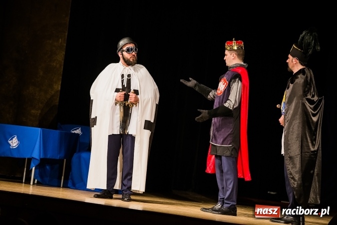 Zdjęcie w galerii na portalu naszraciborz.pl: Kabaret Młodych Panów bawił w RCK wiadomości z regionu