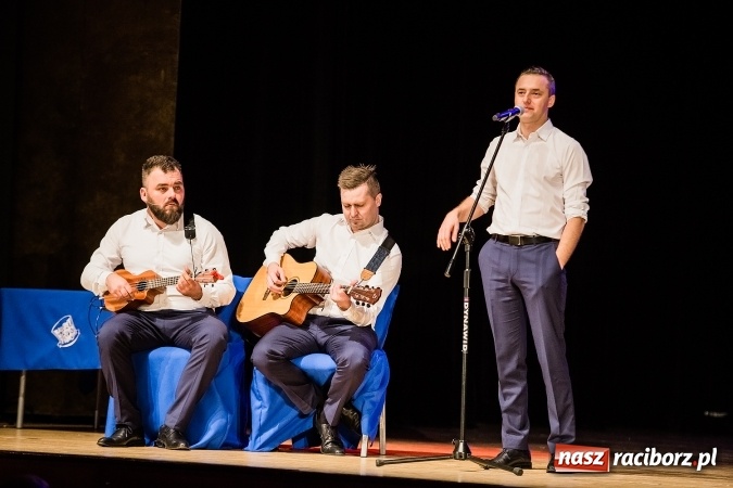 Zdjęcie w galerii na portalu naszraciborz.pl: Kabaret Młodych Panów bawił w RCK wiadomości z regionu