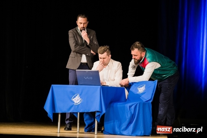 Zdjęcie w galerii na portalu naszraciborz.pl: Kabaret Młodych Panów bawił w RCK wiadomości z regionu