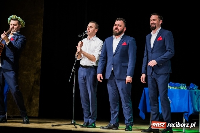 Zdjęcie w galerii na portalu naszraciborz.pl: Kabaret Młodych Panów bawił w RCK wiadomości z regionu