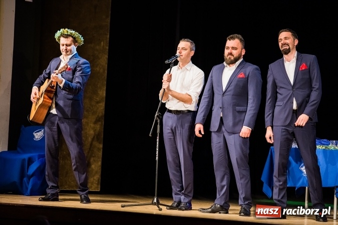 Zdjęcie w galerii na portalu naszraciborz.pl: Kabaret Młodych Panów bawił w RCK wiadomości z regionu