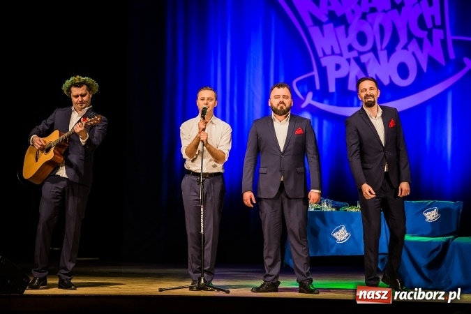 Zdjęcie w galerii na portalu naszraciborz.pl: Kabaret Młodych Panów bawił w RCK wiadomości z regionu