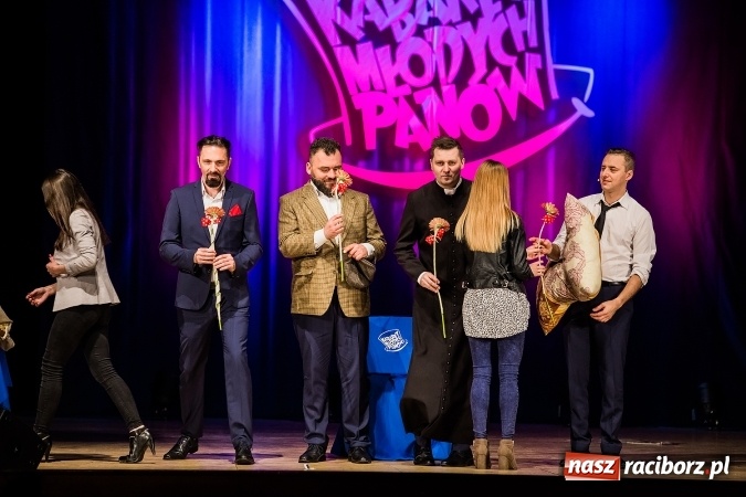 Zdjęcie w galerii na portalu naszraciborz.pl: Kabaret Młodych Panów bawił w RCK wiadomości z regionu