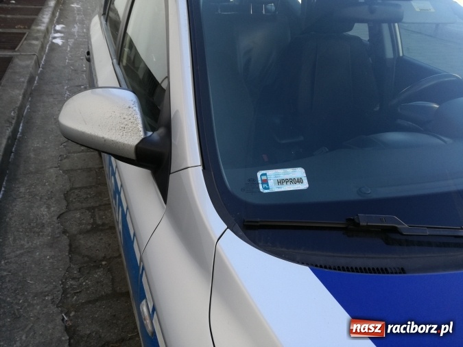 Zdjęcie w galerii na portalu naszraciborz.pl: Radiowóz na zakazie. List czytelnika, szybka reakcja komendy  wiadomości z regionu