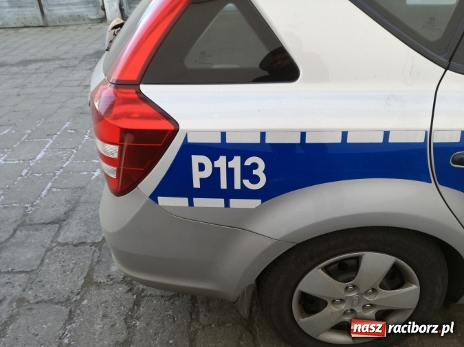 Zdjęcie w galerii na portalu naszraciborz.pl: Radiowóz na zakazie. List czytelnika, szybka reakcja komendy  wiadomości z regionu