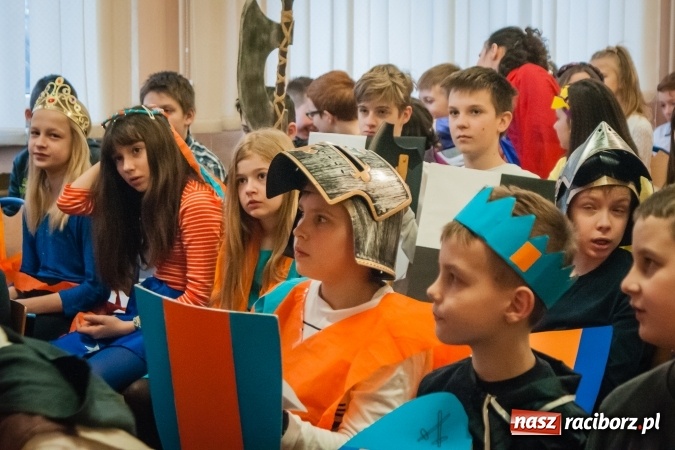 Zdjęcie w galerii na portalu naszraciborz.pl: Święto Patronów w Szkole Podstawowej nr 18 im. Książąt Raciborskich wiadomości z regionu