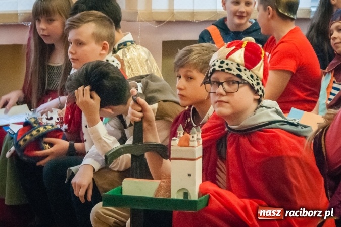 Zdjęcie w galerii na portalu naszraciborz.pl: Święto Patronów w Szkole Podstawowej nr 18 im. Książąt Raciborskich wiadomości z regionu