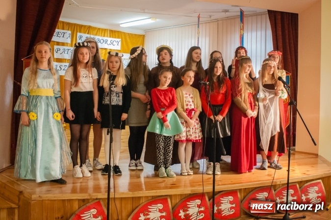 Zdjęcie w galerii na portalu naszraciborz.pl: Święto Patronów w Szkole Podstawowej nr 18 im. Książąt Raciborskich wiadomości z regionu