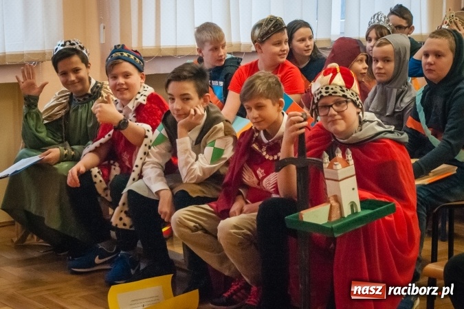 Zdjęcie w galerii na portalu naszraciborz.pl: Święto Patronów w Szkole Podstawowej nr 18 im. Książąt Raciborskich wiadomości z regionu