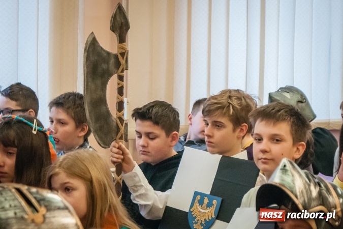 Zdjęcie w galerii na portalu naszraciborz.pl: Święto Patronów w Szkole Podstawowej nr 18 im. Książąt Raciborskich wiadomości z regionu