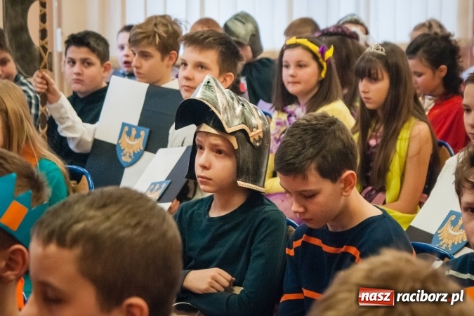 Zdjęcie w galerii na portalu naszraciborz.pl: Święto Patronów w Szkole Podstawowej nr 18 im. Książąt Raciborskich wiadomości z regionu